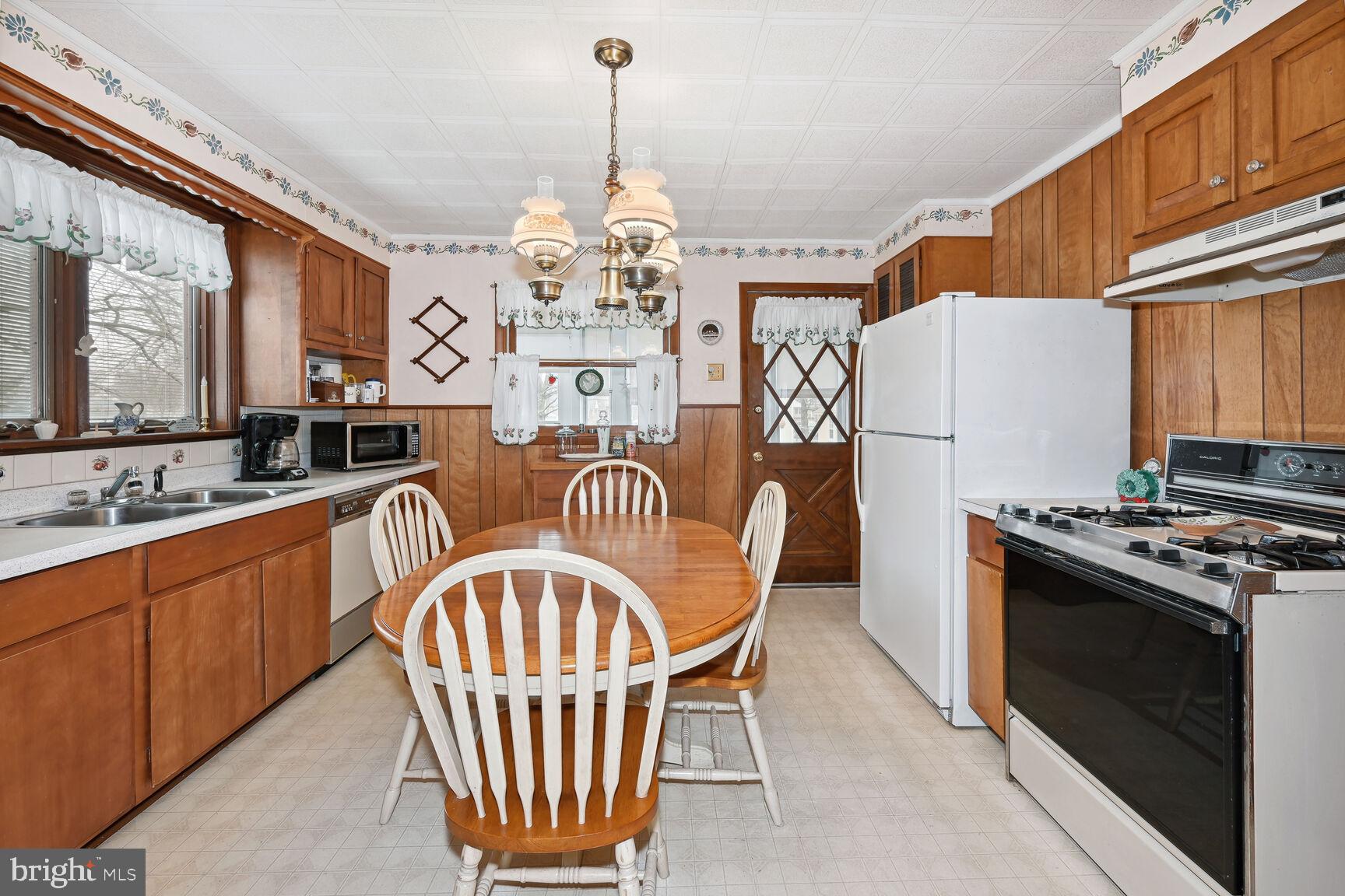 326 Rancocas Avenue Riverside, NJ 08075 - Photo 8 of 25 Kitchen