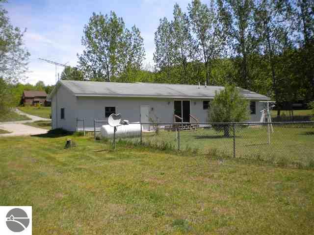 13420 South Cedar Road Cedar, MI 49621 - Photo 4 of 22 1736430-3.JPG