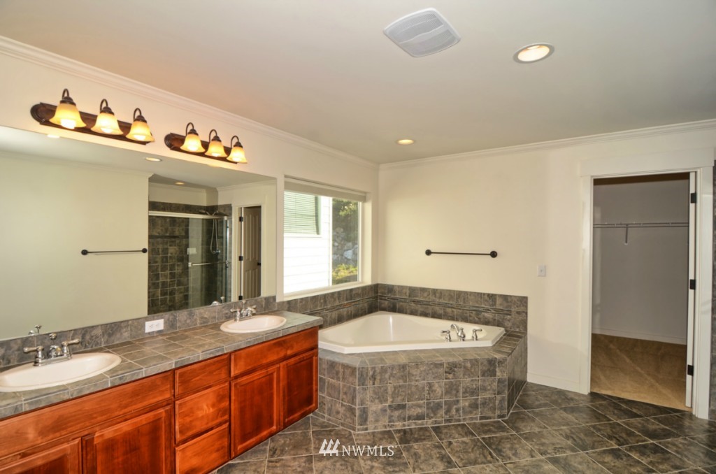 22909 36th Avenue Southeast Bothell, WA 98021 - Photo 13 of 20