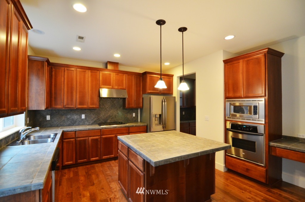 22909 36th Avenue Southeast Bothell, WA 98021 - Photo 9 of 20
