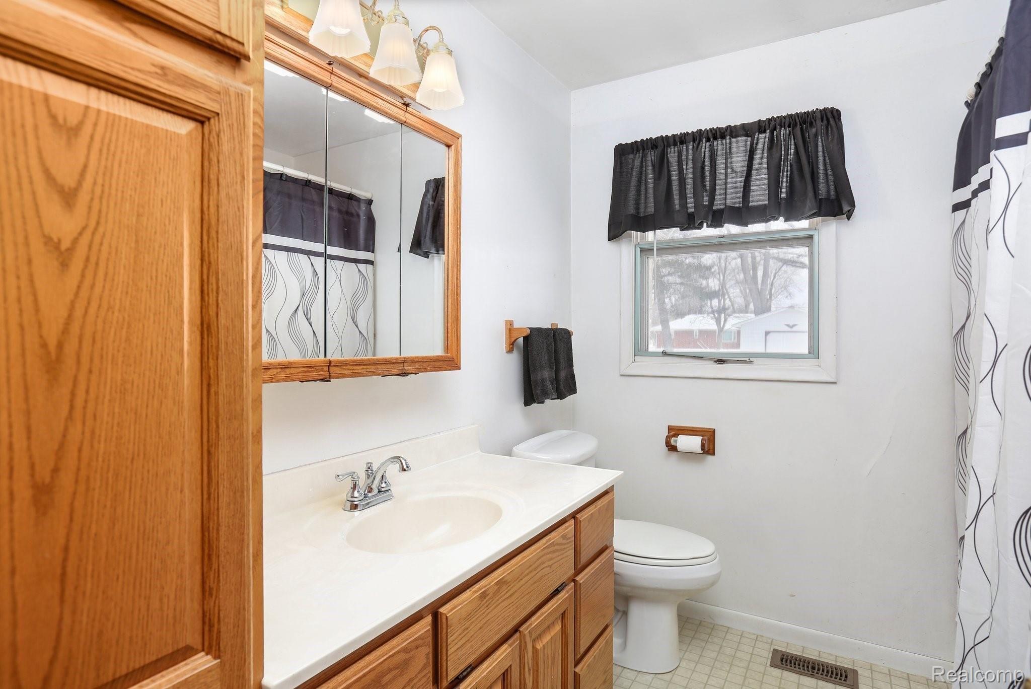12520 Maxwell Road Carleton, MI 48117 - Photo 13 of 16 11-web-or-mls-12520 Maxwell Road0009.jpg