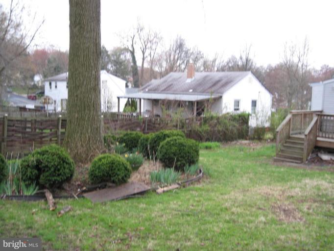 2705 Lindell Street Silver Spring, MD 20902 - Photo 2 of 5 Back yard