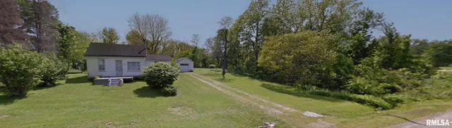 $19,900 | 320 Le Claire Street, Warsaw, IL 62379