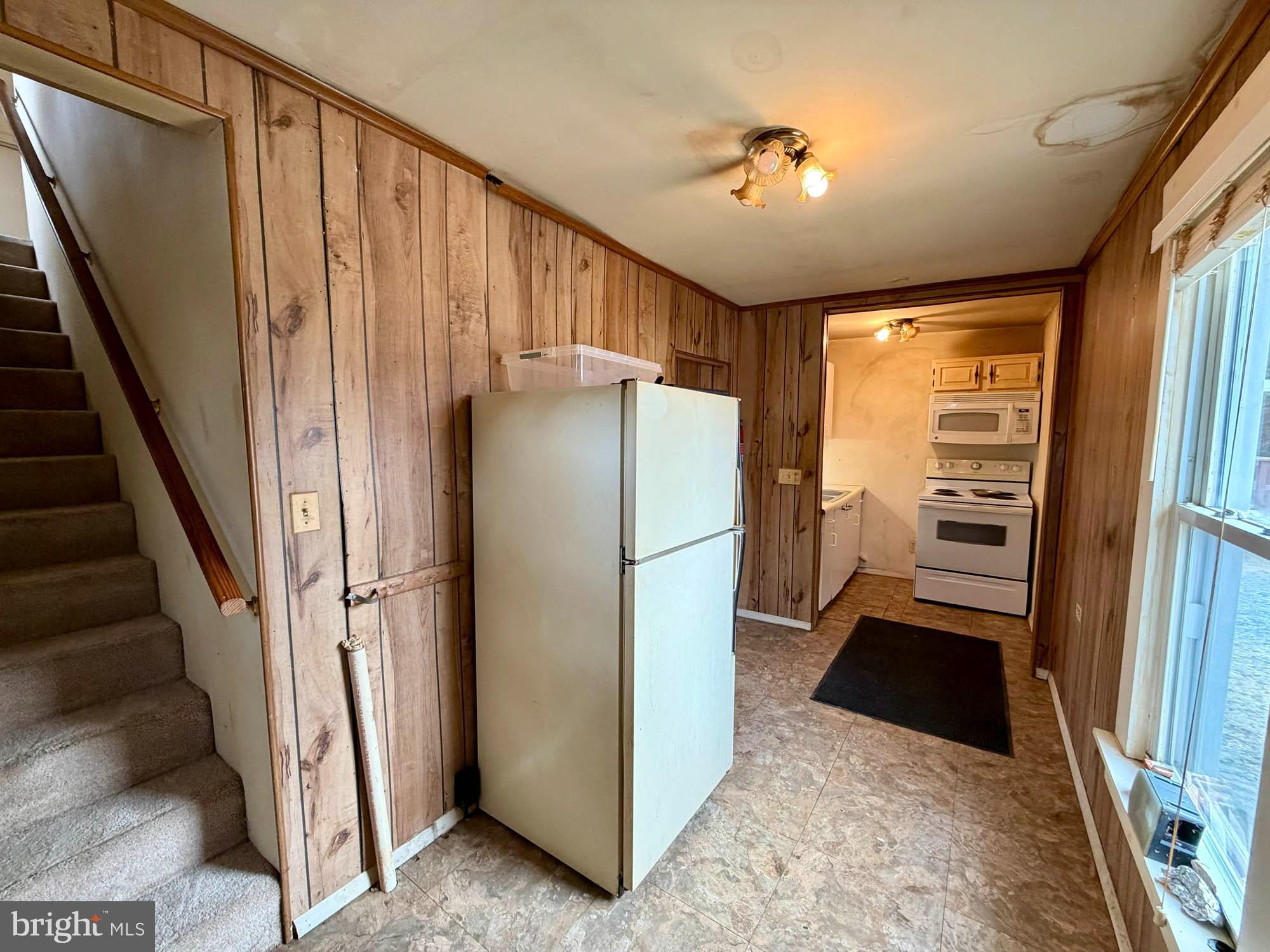 8224 Fort Smallwood Road Baltimore, MD 21226 - Photo 5 of 32