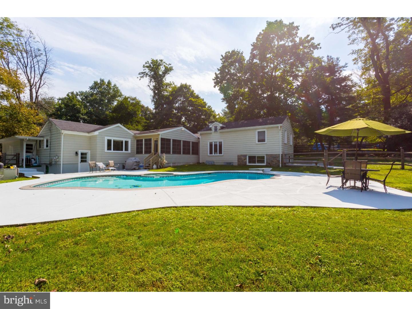 232 Howarth Road Media, PA 19063 - Photo 5 of 25