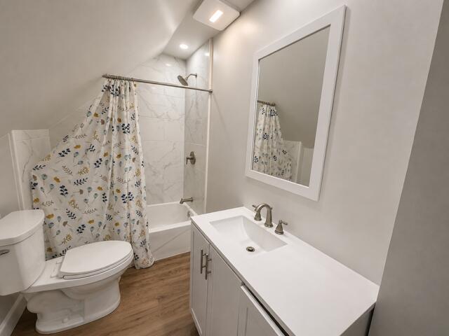 7405 Sheridan Road Kenosha, WI 53143 - Photo 9 of 18 bath upper