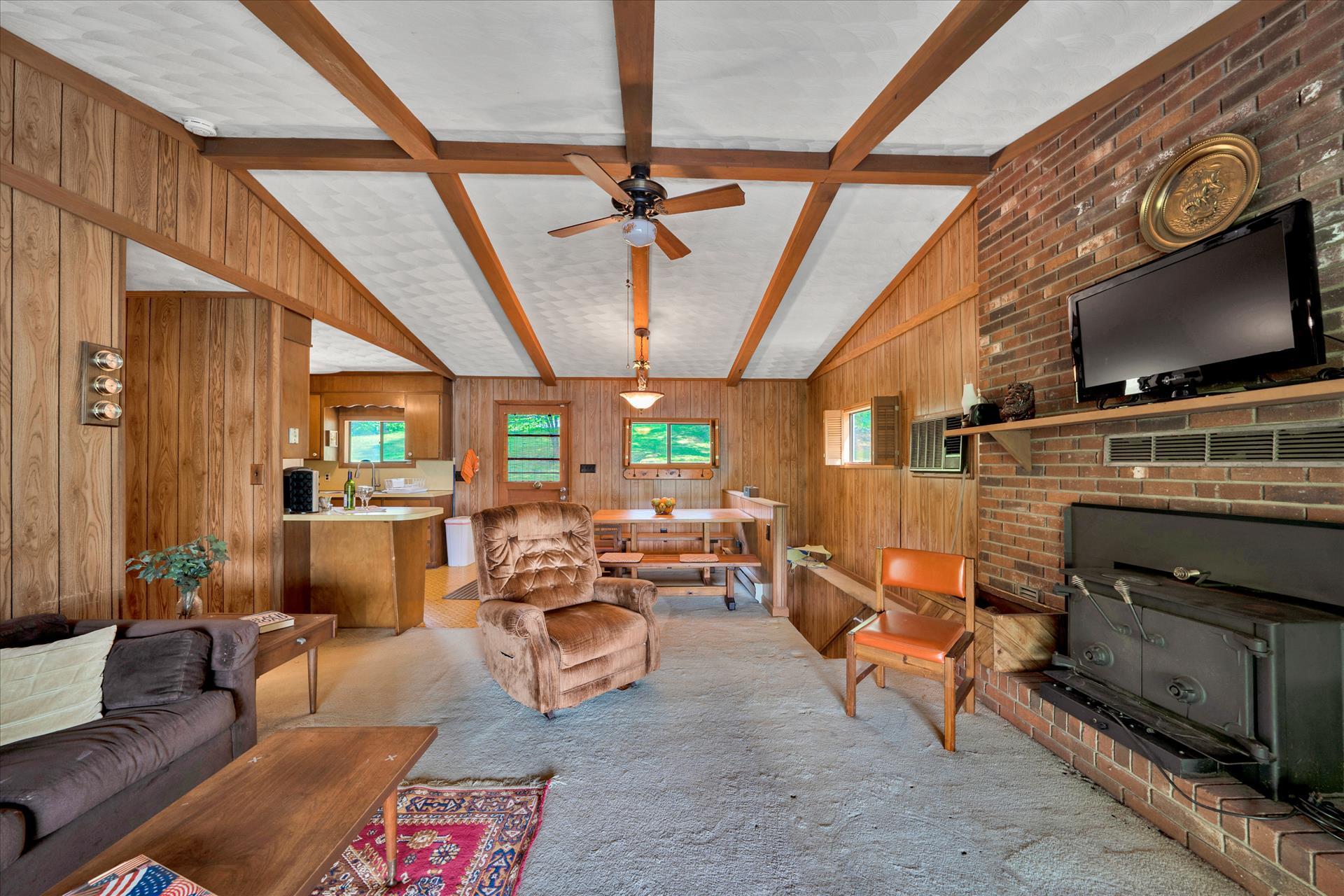 150 Island Road Hardy, VA 24101 - Photo 7 of 28 living room