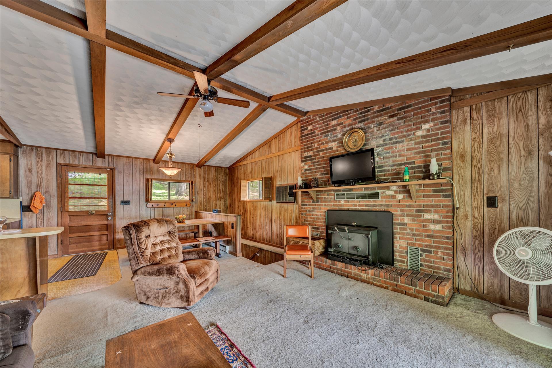 150 Island Road Hardy, VA 24101 - Photo 8 of 28 living room
