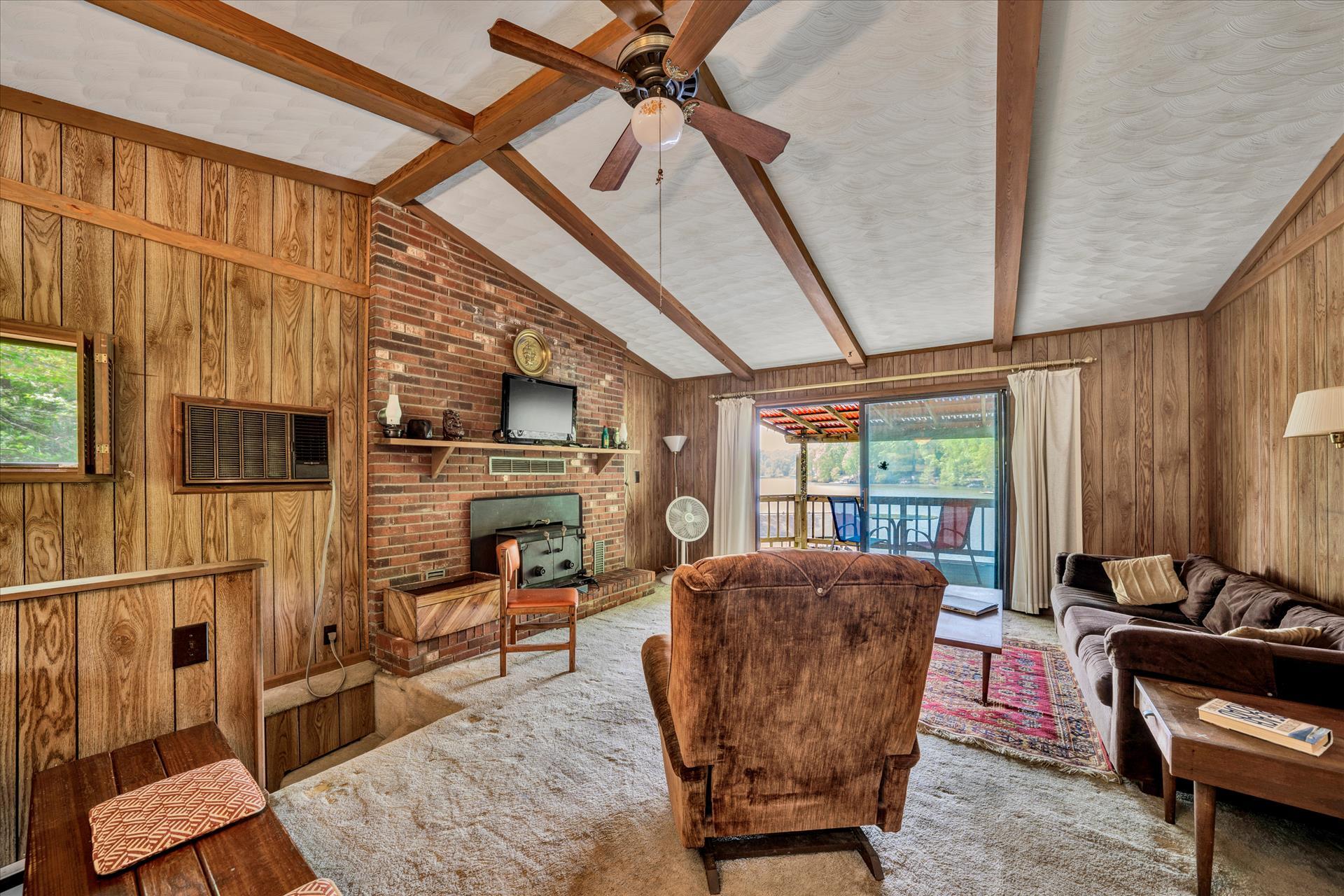 150 Island Road Hardy, VA 24101 - Photo 9 of 28 living room