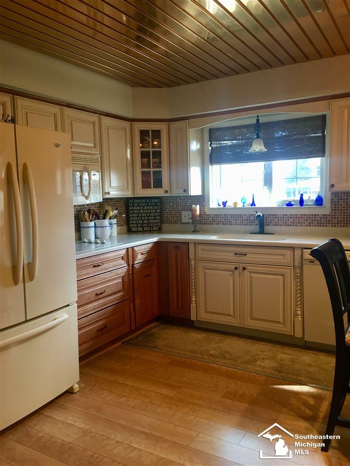 30434 South Gibraltar Road Gibraltar, MI 48173 - Photo 4 of 61