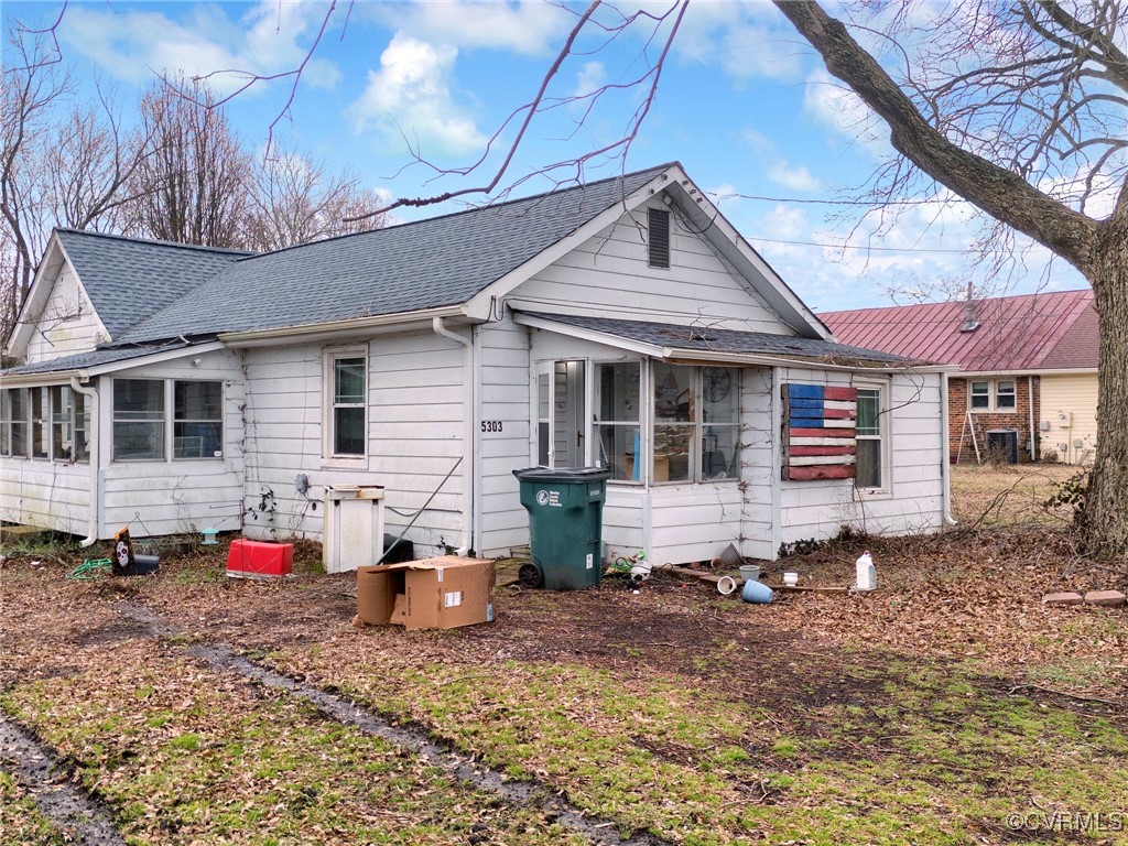 5303 Eanes Lane Henrico, VA 23231 - Photo 3 of 5 Back of house with a sunroom