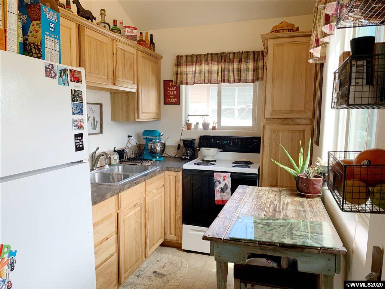 163 Southwest Jasper Street Dallas, OR 97338 - Photo 10 of 31 Gallery Image 10