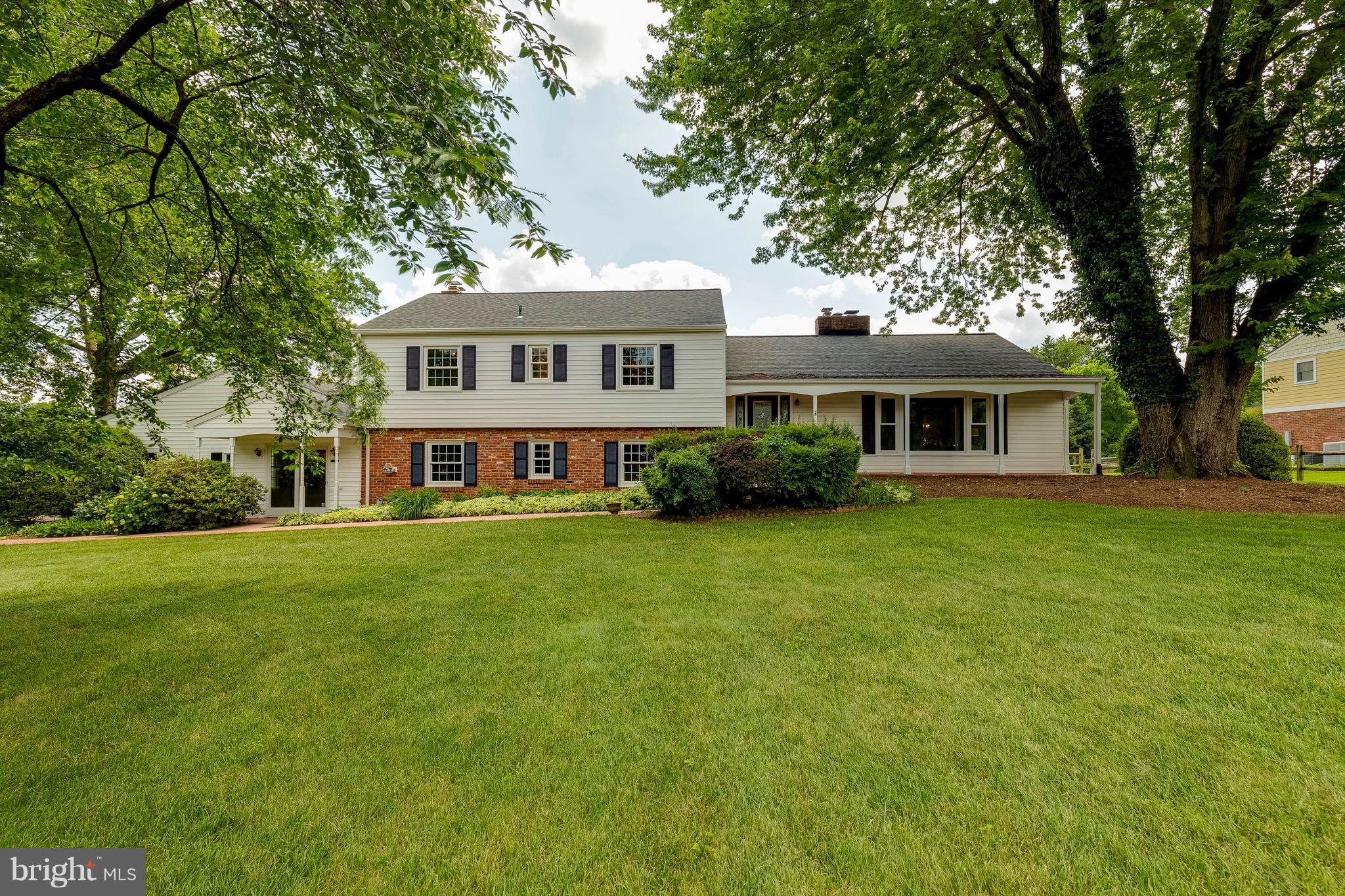 View of front yard