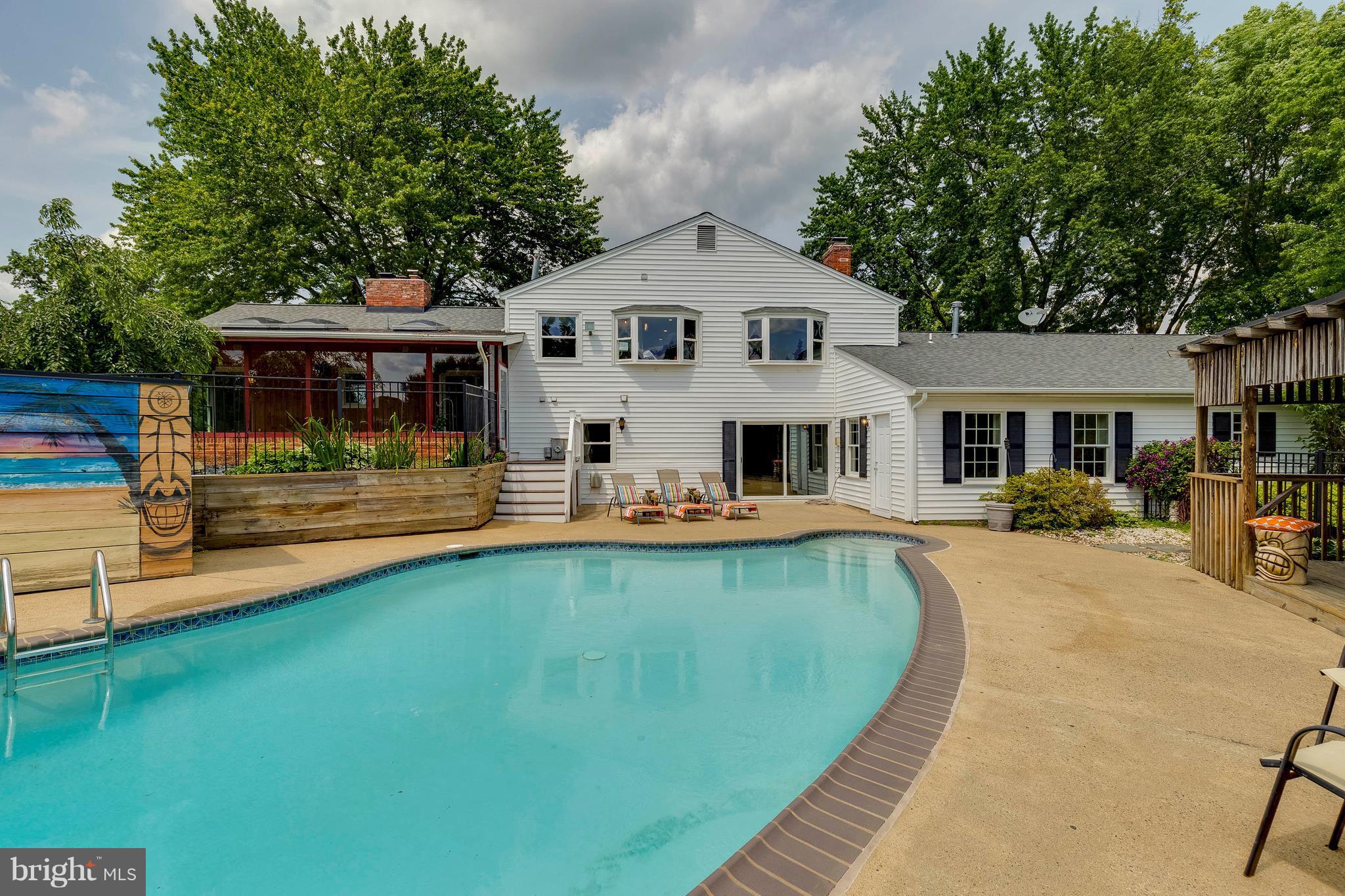 2708 Calkins Road Herndon, VA 20171 - Photo 6 of 30 Exterior (Rear)