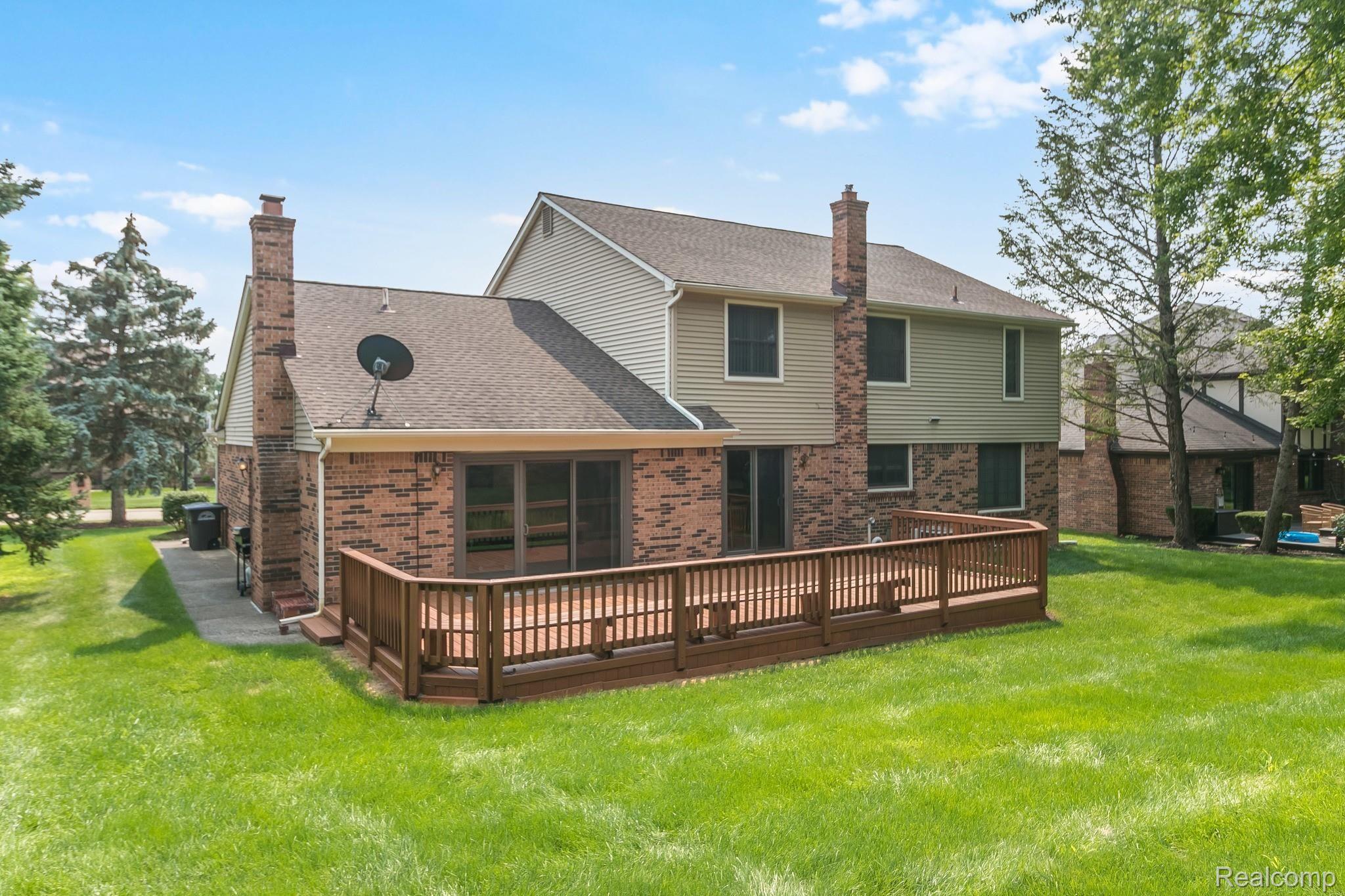 42222 Waterfall Road Northville, MI 48168 - Photo 2 of 36 IMG_0211.jpg