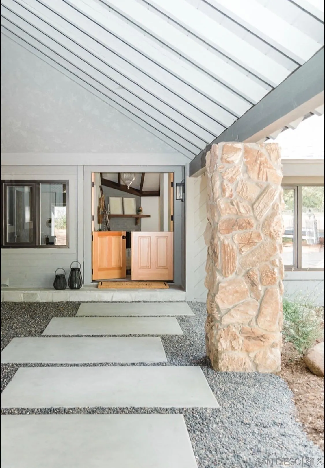 28114 Queensbridge Road Valley Center, CA 92082 - Photo 4 of 43