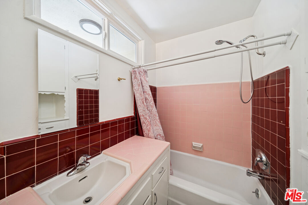 5319 Vantage Avenue, Unit 5 Valley Village, CA 91607 - Photo 11 of 13