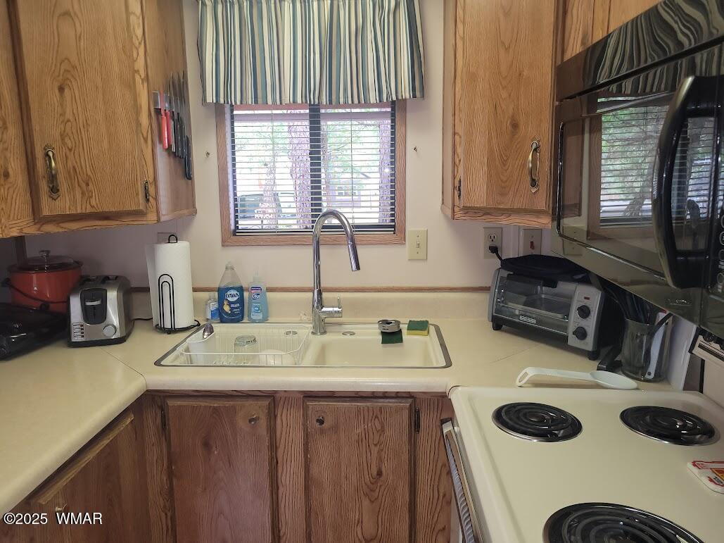 1930 Larson Road, Unit 8 Lakeside, AZ 85929 - Photo 8 of 26 20250609_120638Kitchen