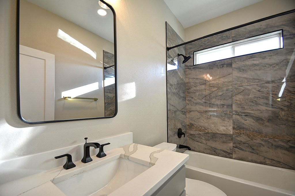 1806 Chateau Kerrville, TX 78028 - Photo 33 of 44 a bathroom with a sink and a mirror