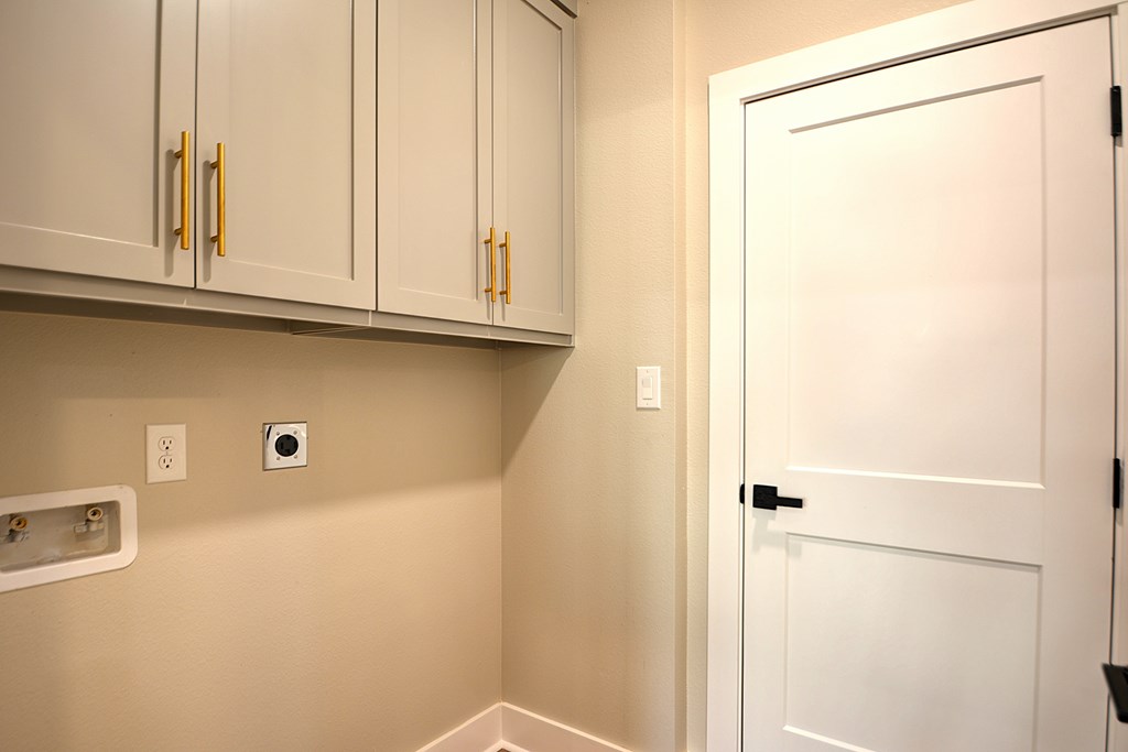 1806 Chateau Kerrville, TX 78028 - Photo 38 of 44 a bathroom with a shower