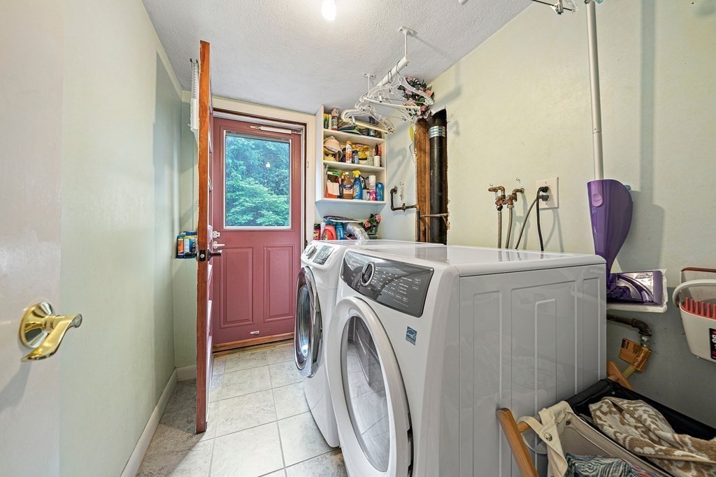 4 Kings Road Canton, MA 02021 - Photo 20 of 33 a utility room with dryer and washer