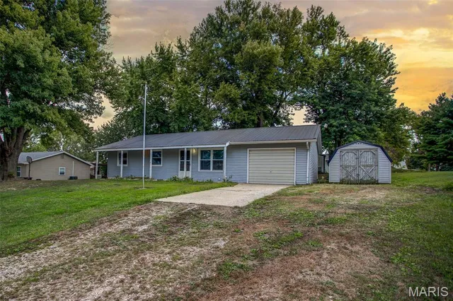 $115,000 | 106 Lyndel Street, Pleasant Hill, IL 62366