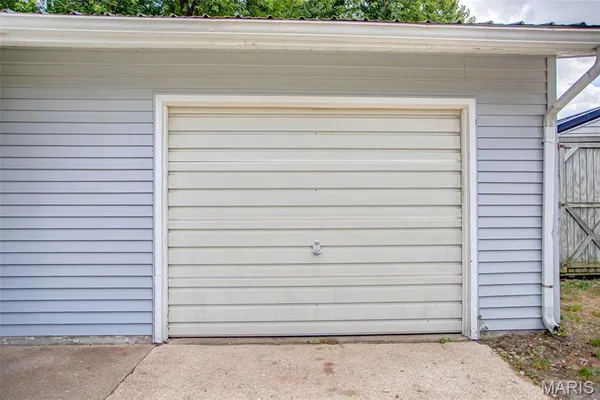 $112,500 | 106 Lyndel Street, Pleasant Hill, IL 62366