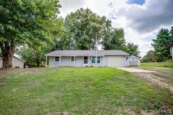 $112,500 | 106 Lyndel Street, Pleasant Hill, IL 62366