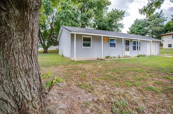 $112,500 | 106 Lyndel Street, Pleasant Hill, IL 62366