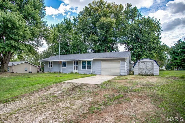 $115,000 | 106 Lyndel Street, Pleasant Hill, IL 62366