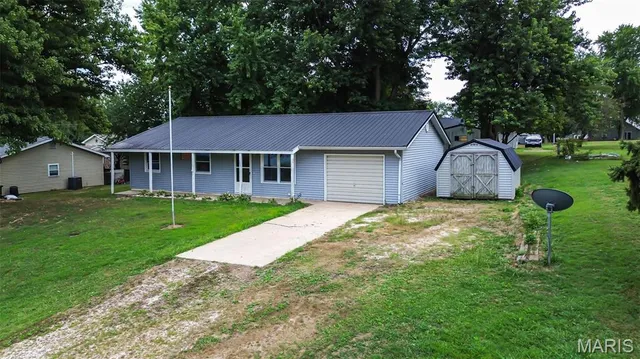 $115,000 | 106 Lyndel Street, Pleasant Hill, IL 62366