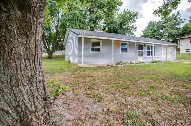 $115,000 | 106 Lyndel Street, Pleasant Hill, IL 62366