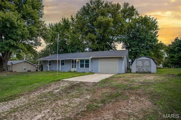 $112,500 | 106 Lyndel Street, Pleasant Hill, IL 62366