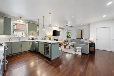 $825,000 | 2219 North Campbell Avenue, Unit 1N, Chicago, IL 60647