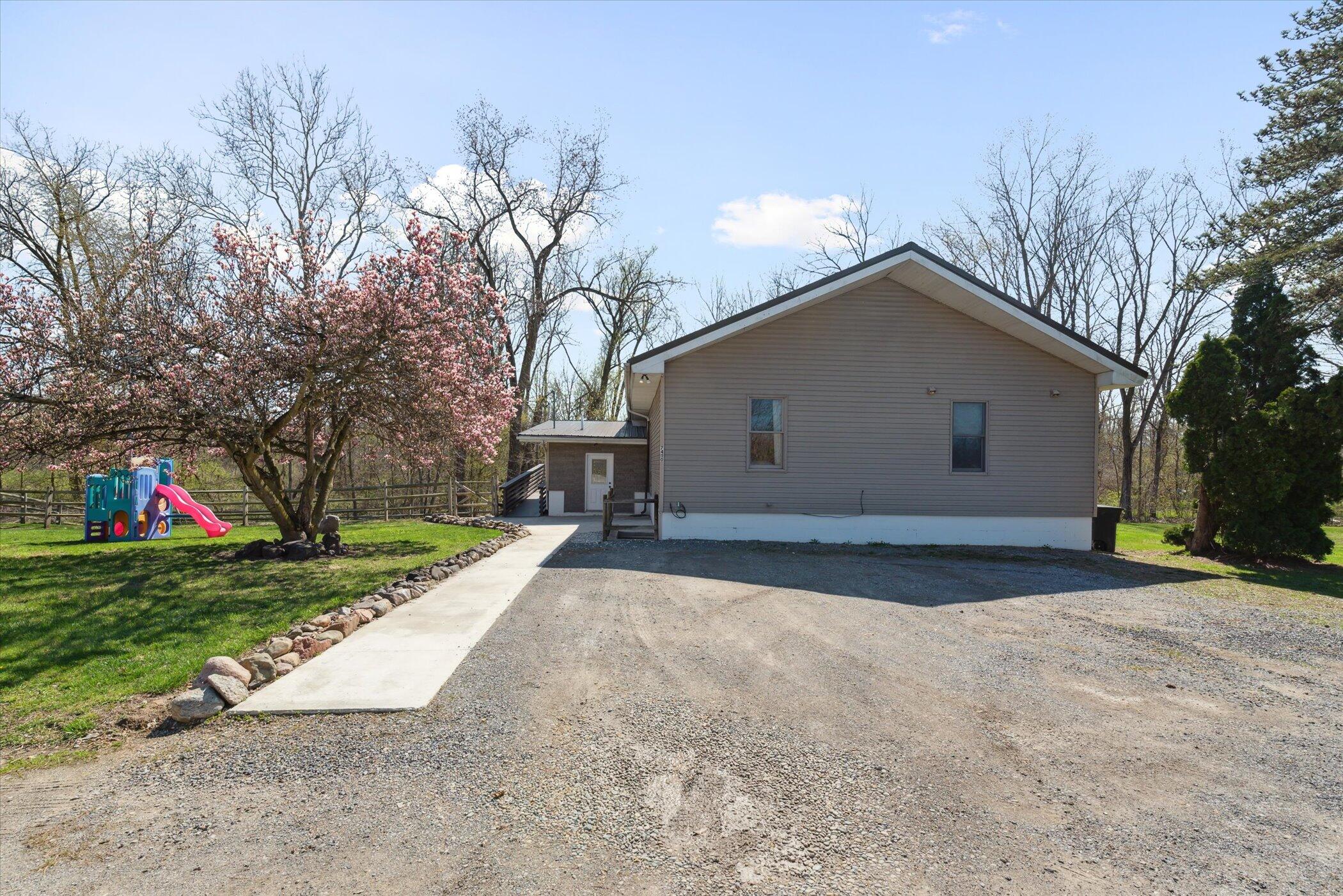 7410 Warwick Road Hudson, MI 49247 - Photo 3 of 56 Front3