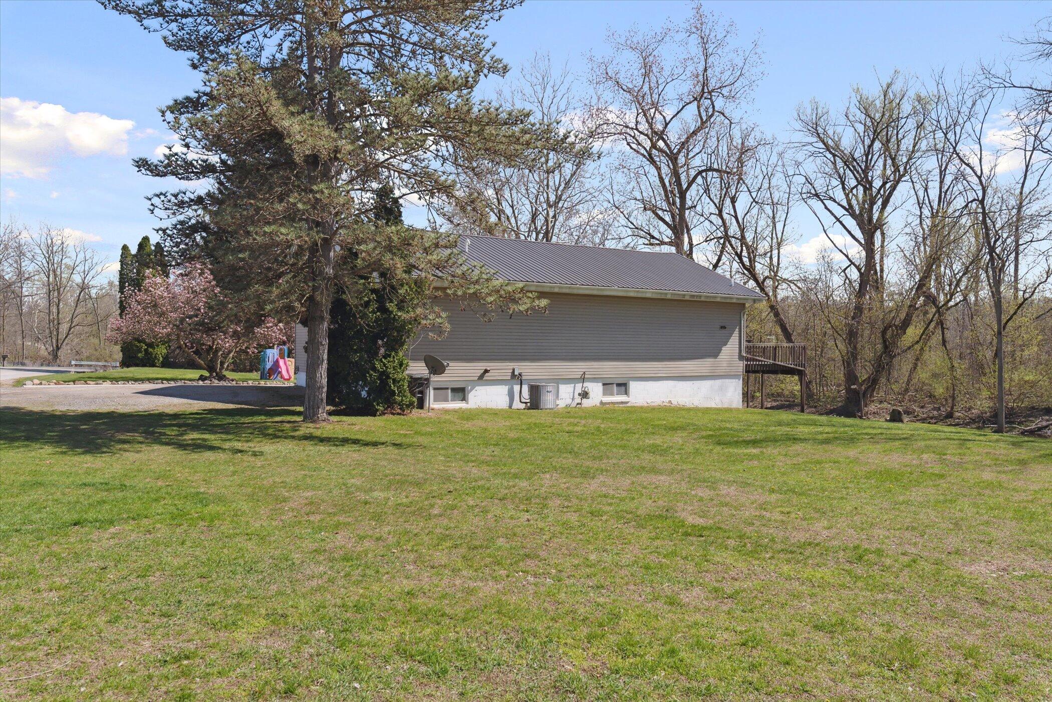 7410 Warwick Road Hudson, MI 49247 - Photo 5 of 56 Side1