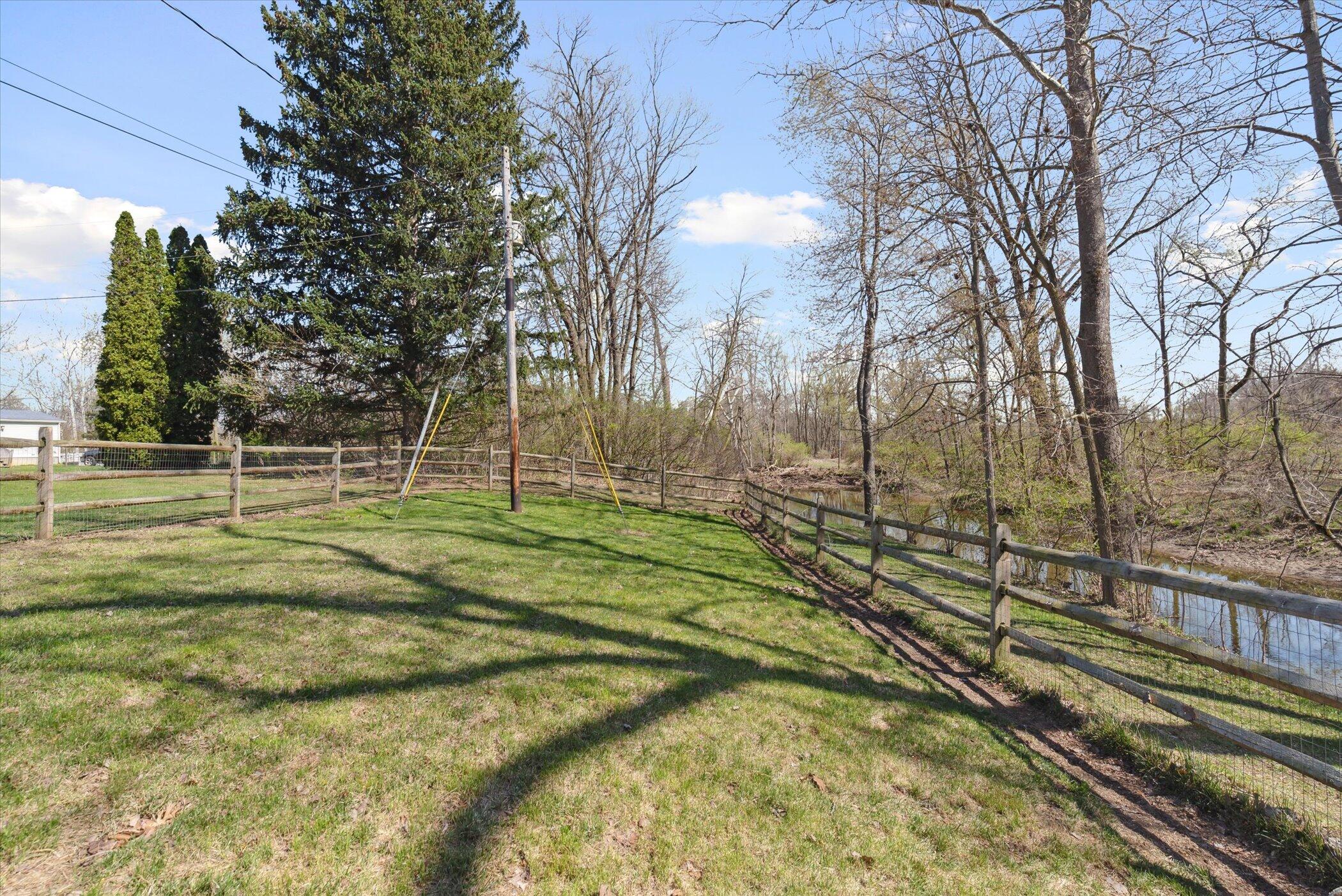 7410 Warwick Road Hudson, MI 49247 - Photo 53 of 56 Side Yard2