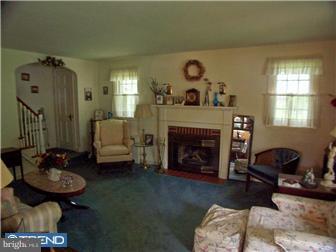 526 Arbor Road Cheltenham, PA 19012 - Photo 3 of 10 Living Room