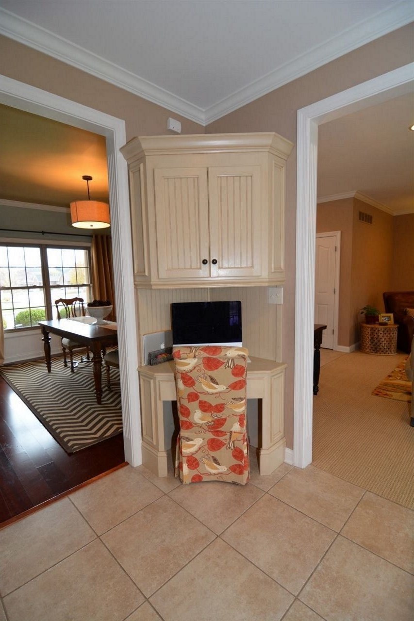 4268 Huntington Ridge Circle Newburgh, IN 47630 - Photo 11 of 29 Gallery Image 11