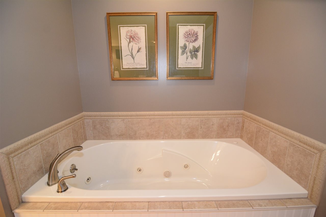 4268 Huntington Ridge Circle Newburgh, IN 47630 - Photo 18 of 29 Gallery Image 18
