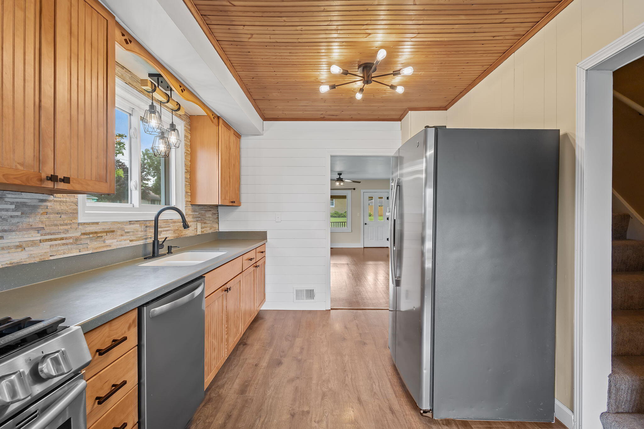124 6th Street Southeast De Motte, IN 46310 - Photo 16 of 36 2048x1365