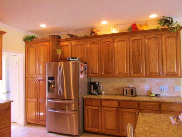 136 Barbara Spears Road Morrison, TN 37357 - Photo 11 of 26 The cabinets are custom hickory throughout and match the hardwood floors.