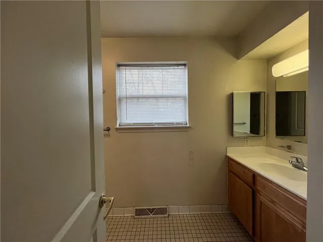 $1,081 | 194 Baker Avenue, Clairton, PA 15025