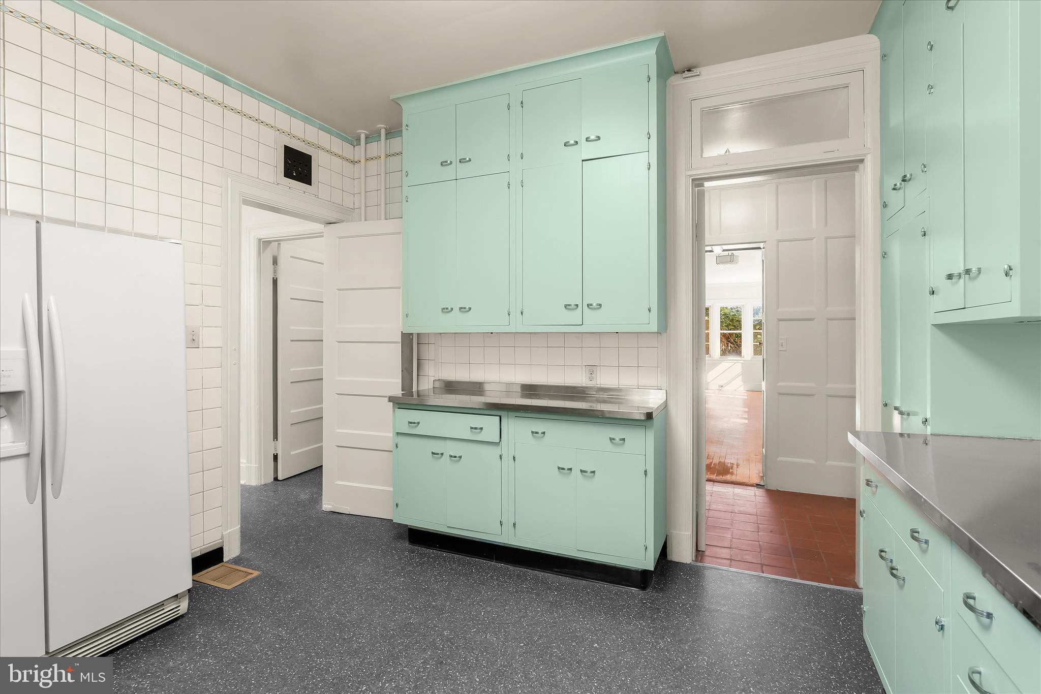 2209 Ken Oak Road Baltimore, MD 21209 - Photo 30 of 102 Vintage Kitchen & SS counters