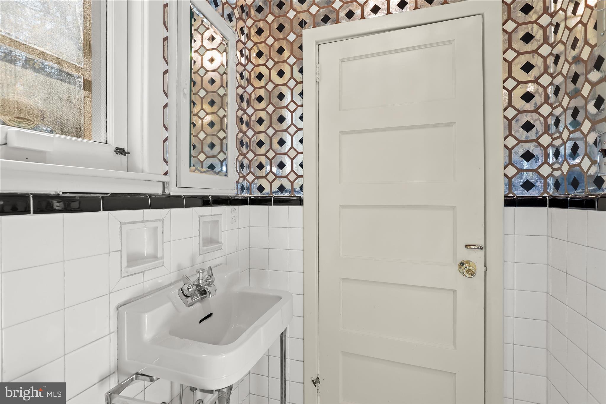 2209 Ken Oak Road Baltimore, MD 21209 - Photo 32 of 102 Half Bath