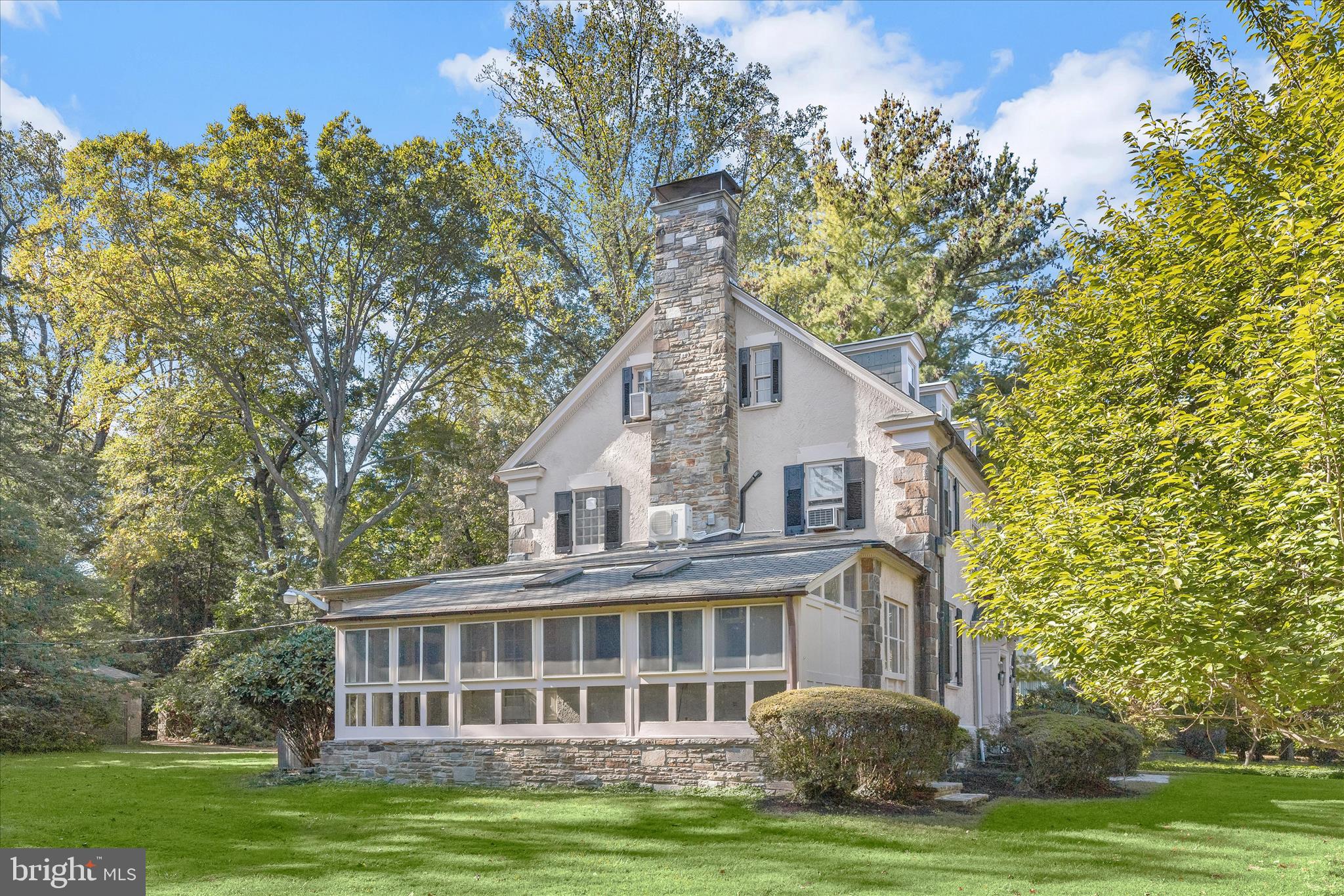 2209 Ken Oak Road Baltimore, MD 21209 - Photo 82 of 102 a front view of a house with a garden