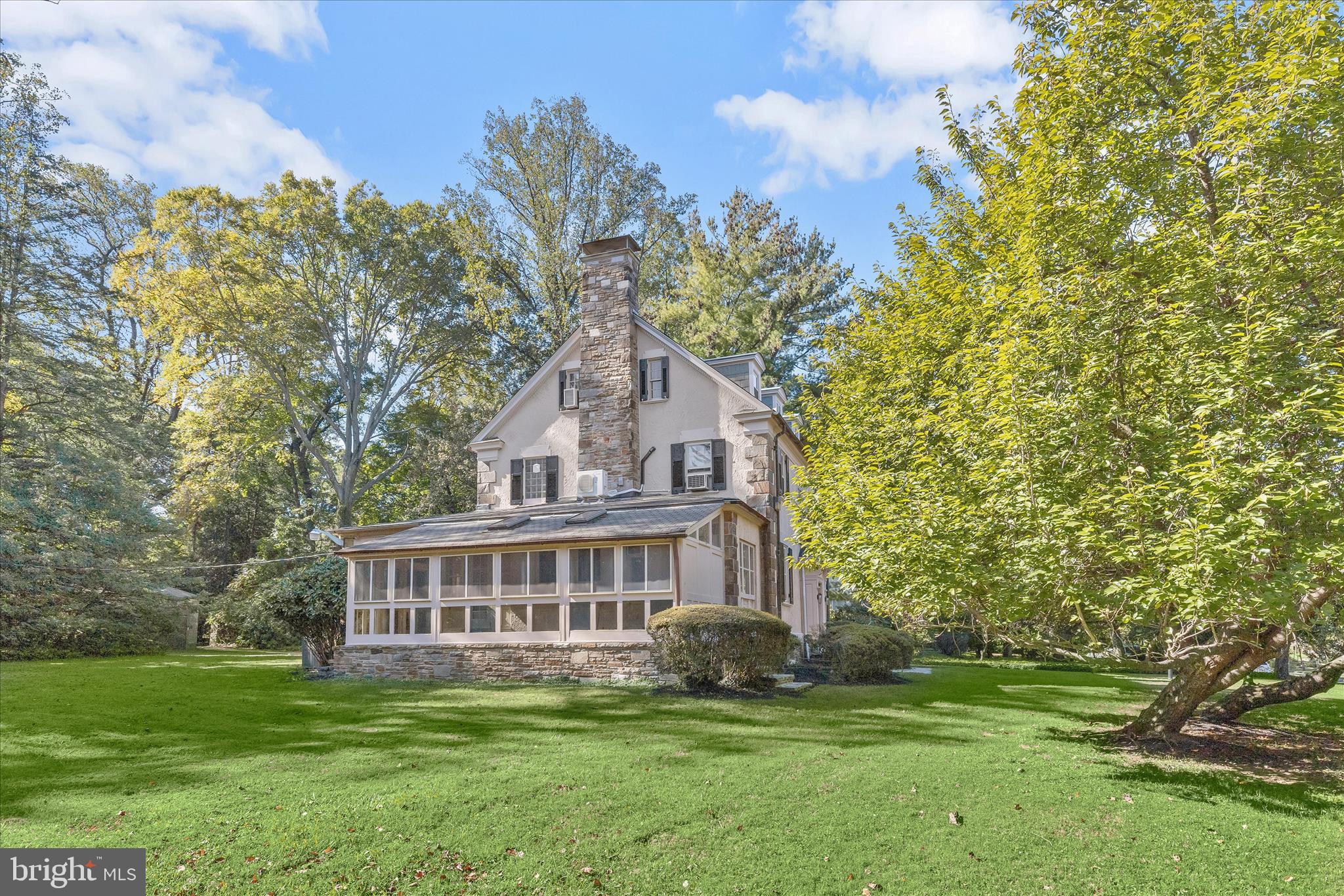 2209 Ken Oak Road Baltimore, MD 21209 - Photo 83 of 102 a house view with a garden space