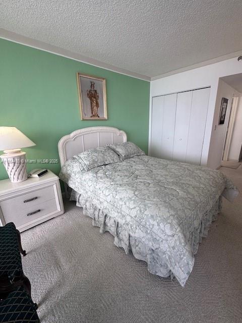 1000 West Island Boulevard, Unit 1511 Aventura, FL 33160 - Photo 16 of 41 a bedroom with a bed and a painting on the wall