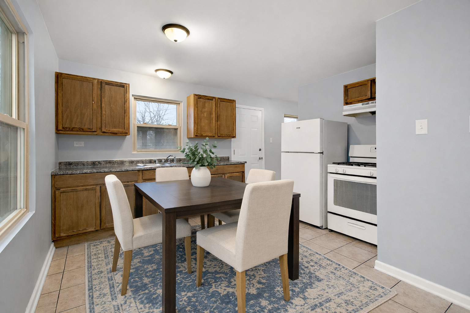 310 Nassau Street Park Forest, IL 60466 - Photo 8 of 19 a kitchen that has a table and chairs in it