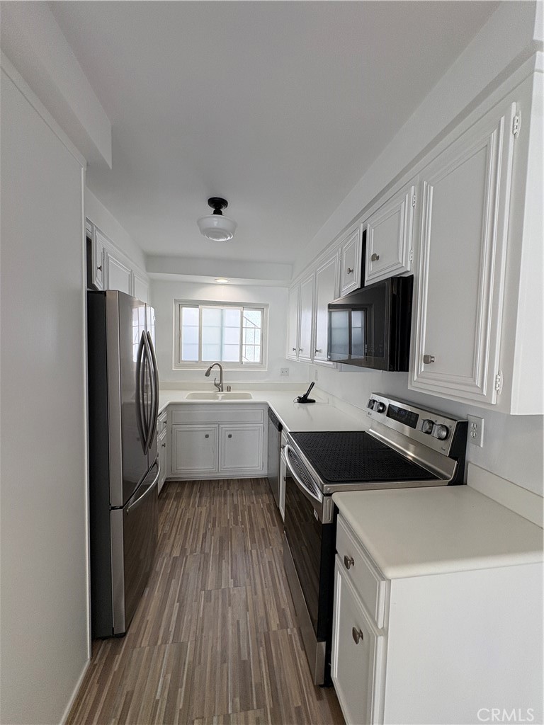 8130 Redlands Street, Unit 10 Playa del Rey, CA 90293 - Photo 3 of 14